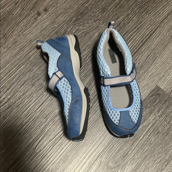 Sporto Blue Sneakers with Gingham Pattern and Velcro Strap - Picture 2 of 9